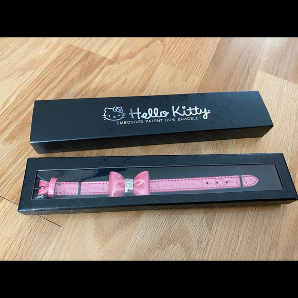 Hello Kitty Bow Bracelet - Picture 7 of 8